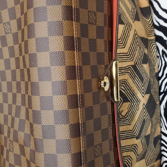 LOUIS VUITTON DAMIER PRINT MESSENGER BAG BAND NEW!!! NEVER USED!! - Picture 12 of 13